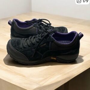 Dansko Women's Shoes Paisley Black Waterproof Vibram Sneaker Size US 8 / EU 39